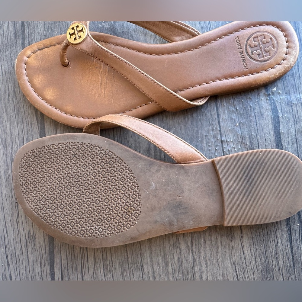 Tory Burch Thor’s Women’s Tan Leather Logo Thong Sandals Size 7 - Picture 4 of 5